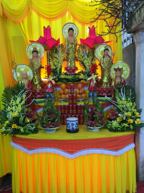 Lập bàn thờ phật
