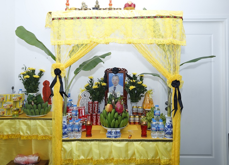 Lập bàn thờ vong cho người mới mất tại Hà Nội