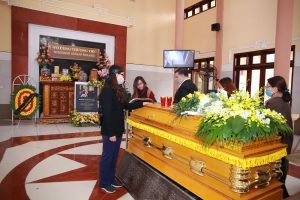 Có nên tổ chức tang lễ tại nhà tang lễ