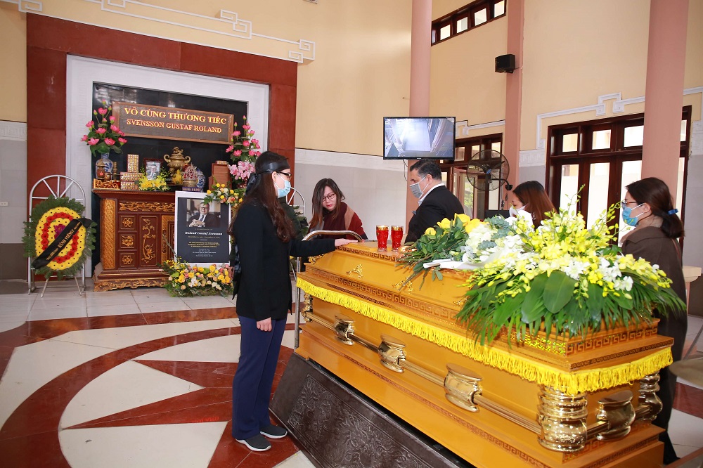 Có nên tổ chức tang lễ tại nhà tang lễ