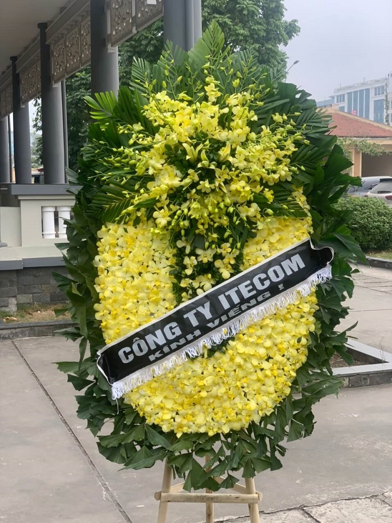 Đặt vòng hoa đám ma tại Hà Nội
