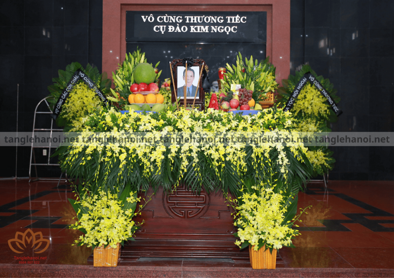 Cắm hoa bàn thờ người mới mất theo phong tục