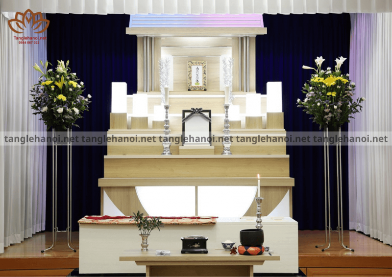 Cắm hoa bàn thờ người mới mất