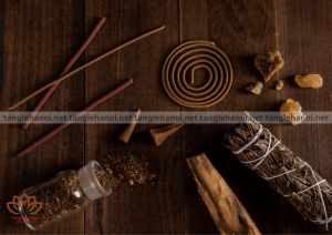 Có nên thắp hương vòng cho người mới mất hay không?