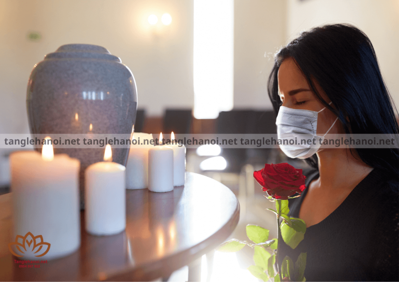 Đưa tro cốt về nhà thờ cúng