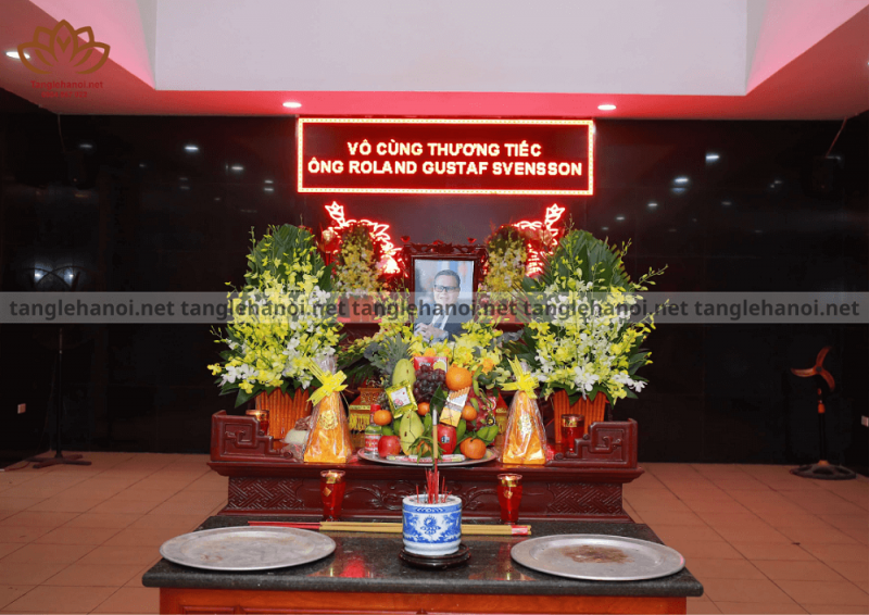 Người mới mất thờ hoa gì