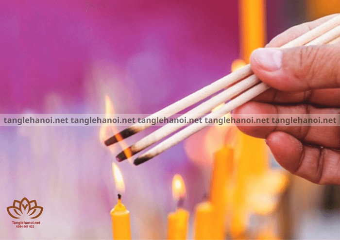 Thắp hương người mới mất như thế nào