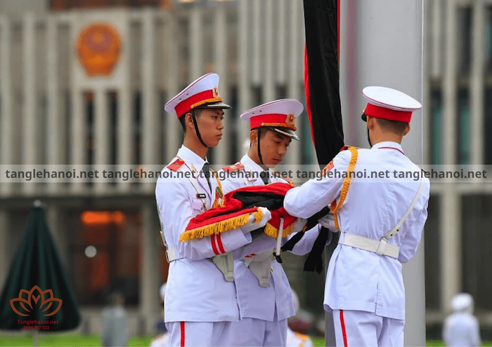 Treo cờ rũ trong lễ quốc tang