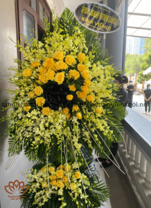 Mẫu vòng hoa tang lễ 05